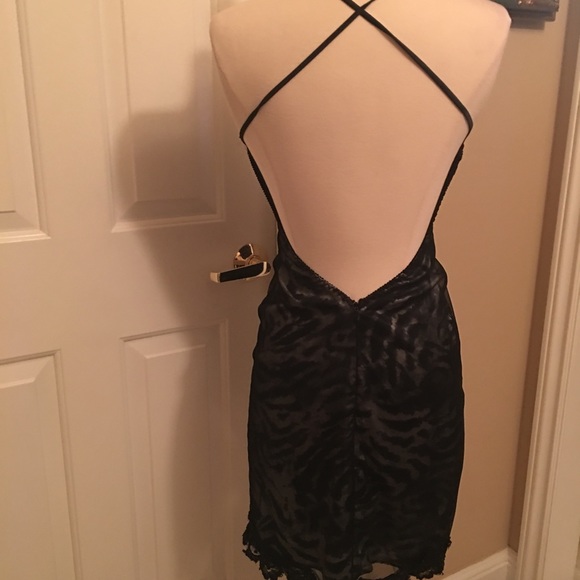 WOMENS BLACK FLORAL  LACE LOW BACK CUT DRESS - Picture 3 of 5